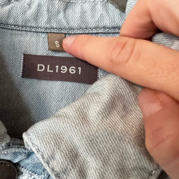 DL1961 Lightwash Cropped Oversize Denim Jacket - the Taryn Jacket in Edessa - Picture 5 of 7